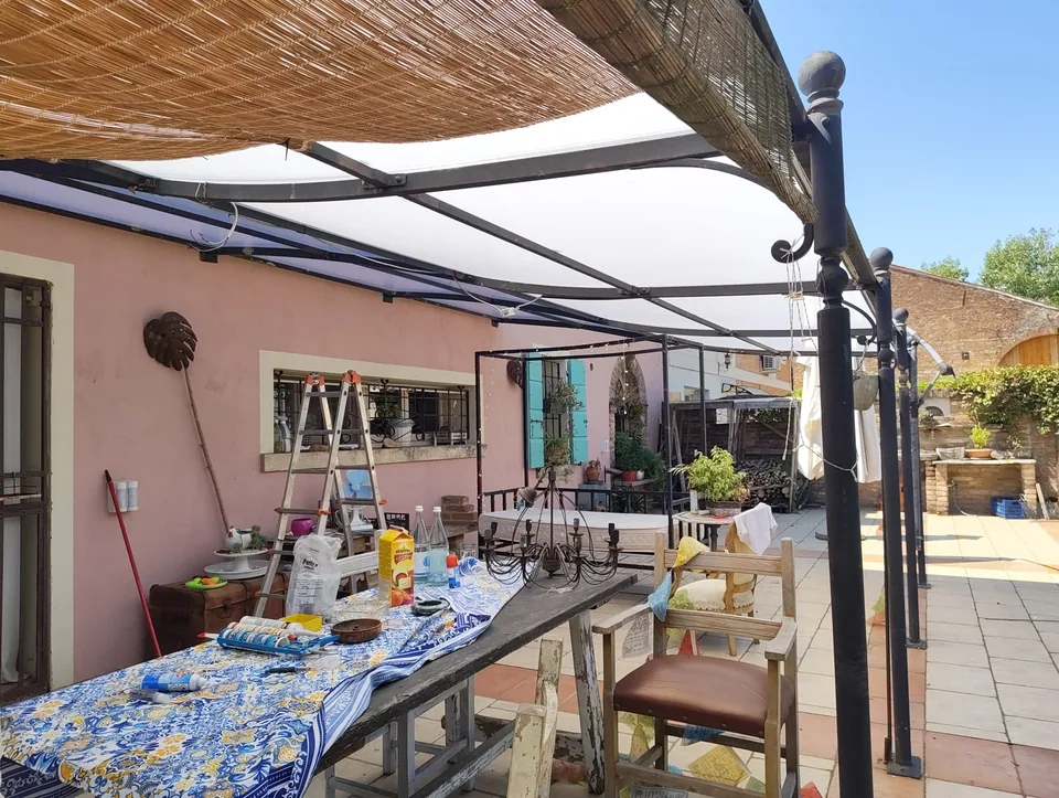 Pergola structure seen from below, with the roof support profiles