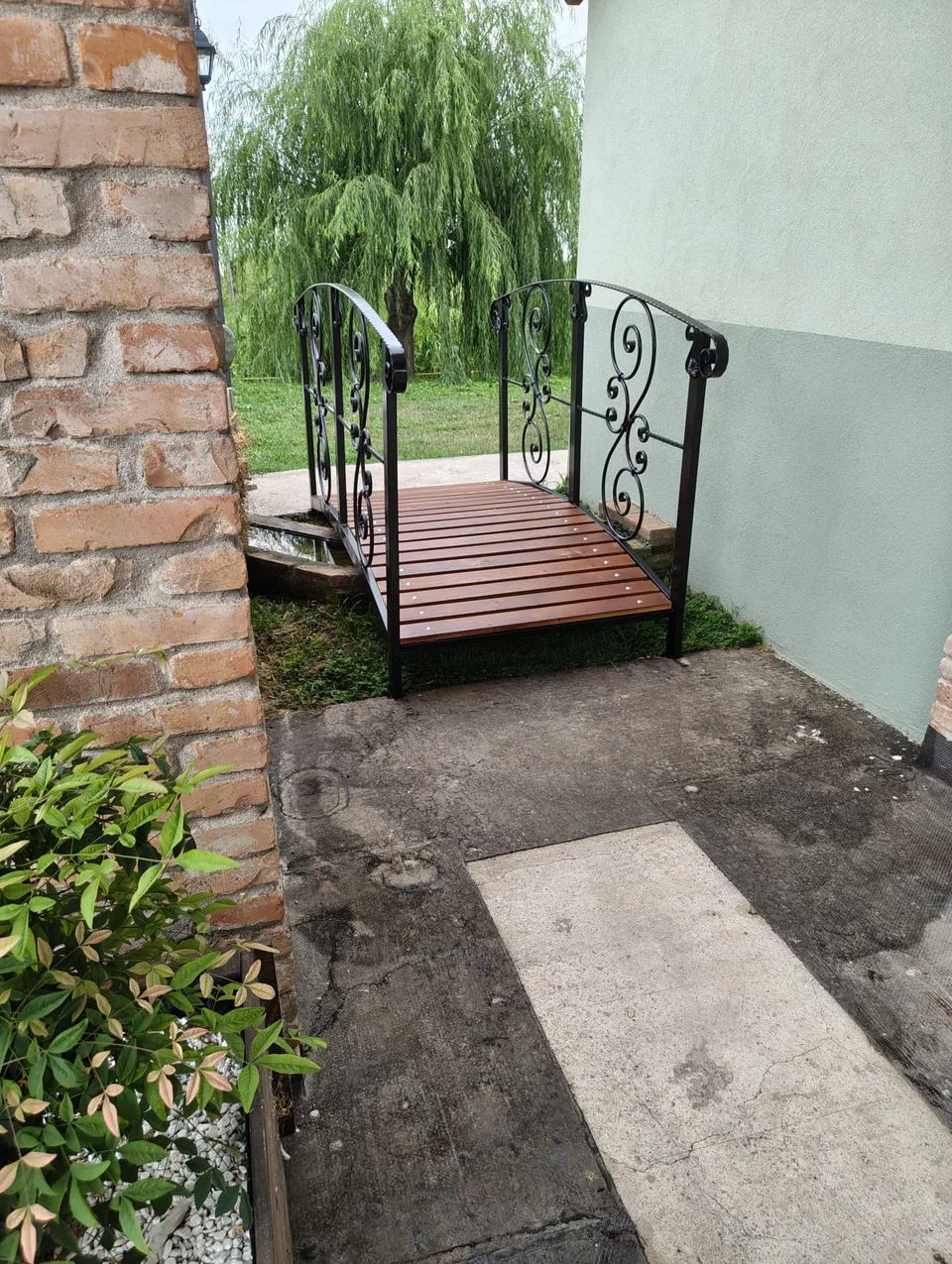 Installed footbridge seen from the path side