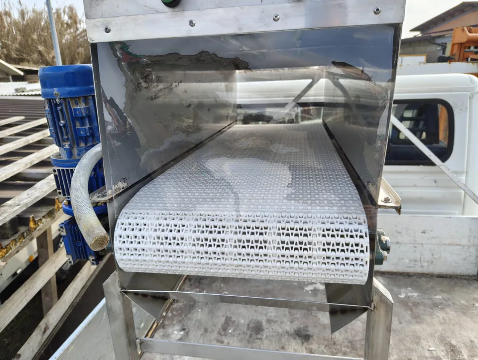 New modular belt mounted on the stainless steel frame